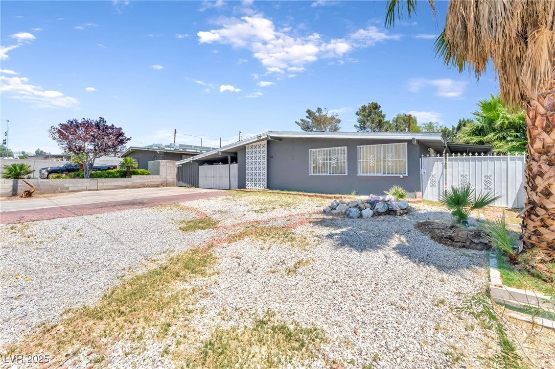 1713 East Bonanza Road Property Photo 3