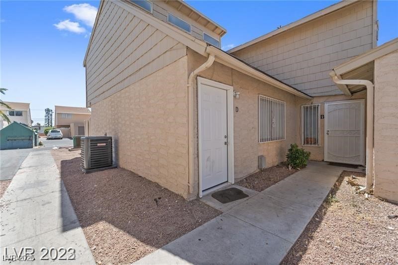 5127 Garden Lane B Property Photo 1