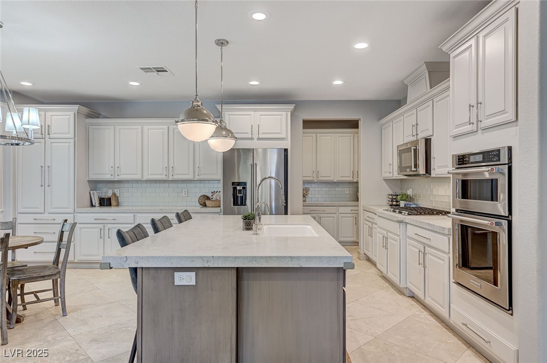 10249 Wisteria Hills Court Property Photo 4