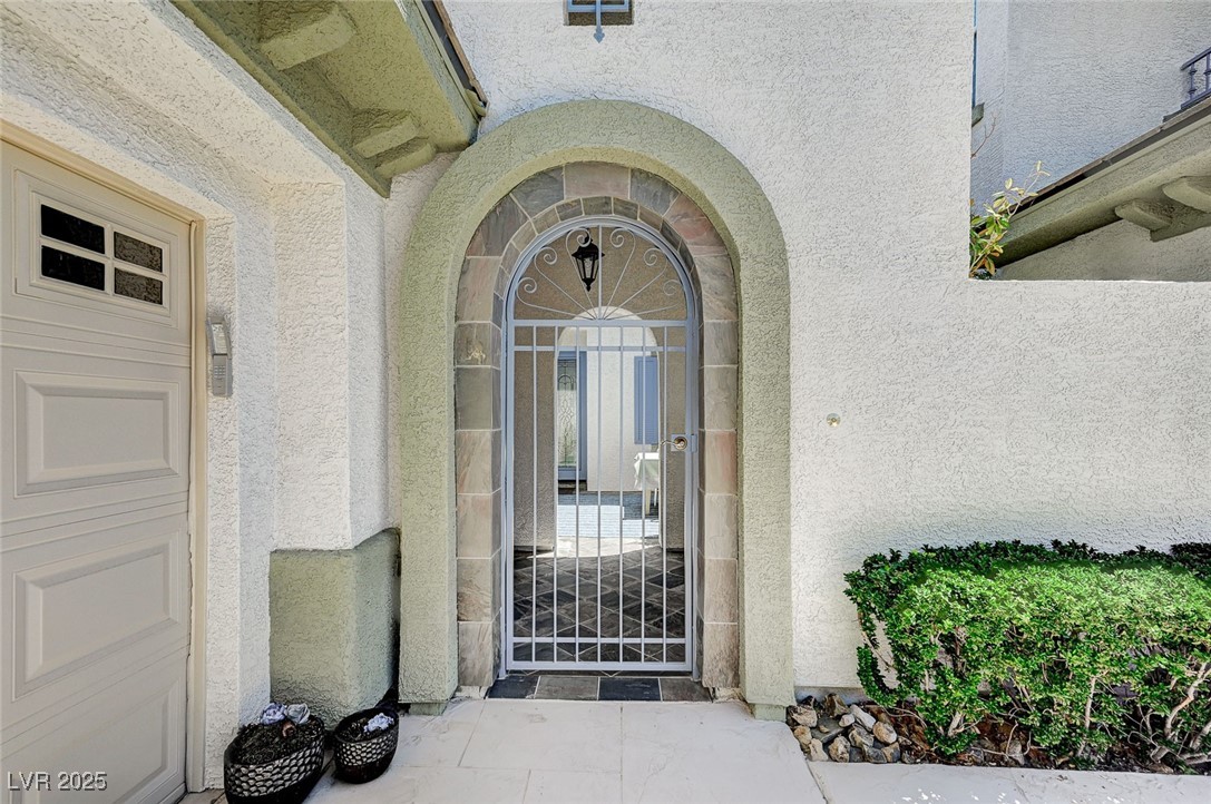 10249 Wisteria Hills Court Property Photo 14