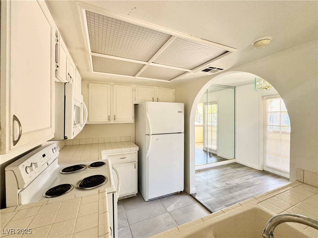 6137 West Oakey Boulevard A Property Photo 8