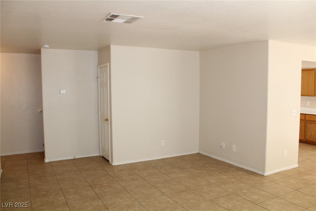 730 Goshawk Street Property Photo 8
