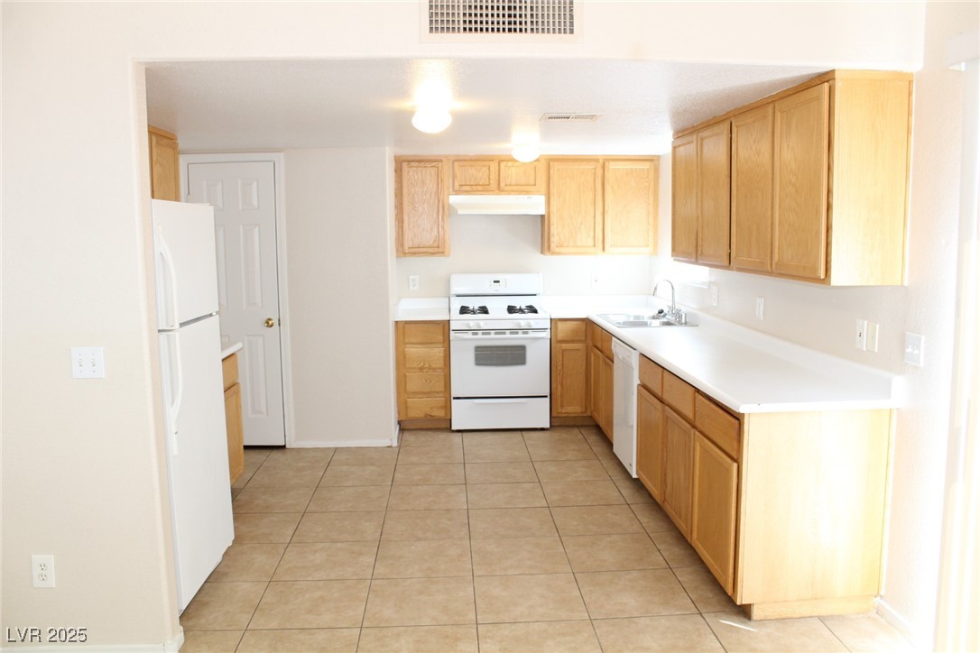 730 Goshawk Street Property Photo 9