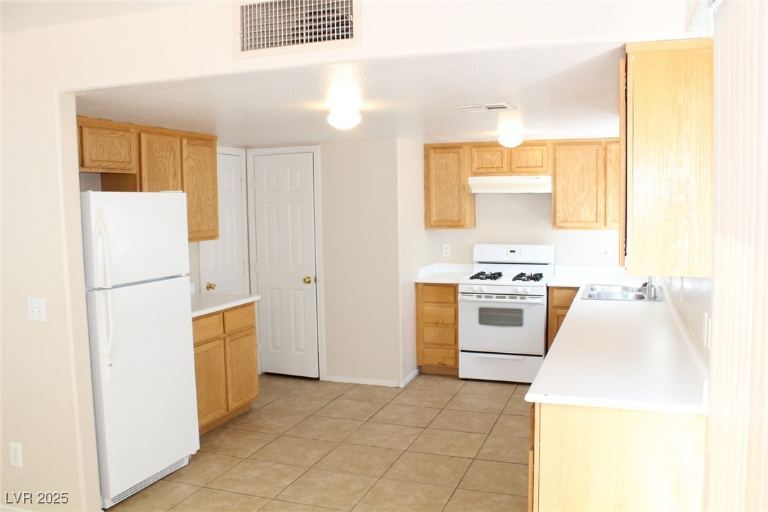 730 Goshawk Street Property Photo 10