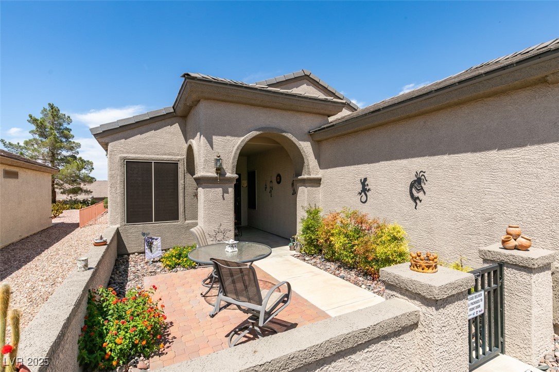 2120 Desert Woods Drive Property Photo 3