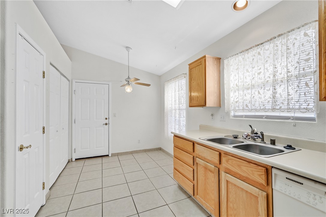 5429 Sweet Shade Street Property Photo 9