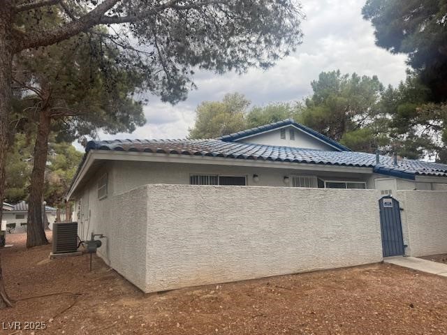 2108 Willowbury Drive B Property Photo 2