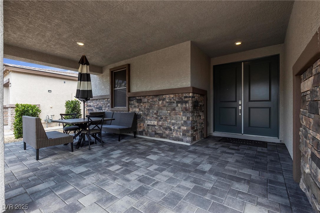 9570 Thistle Creek Avenue Property Photo 3