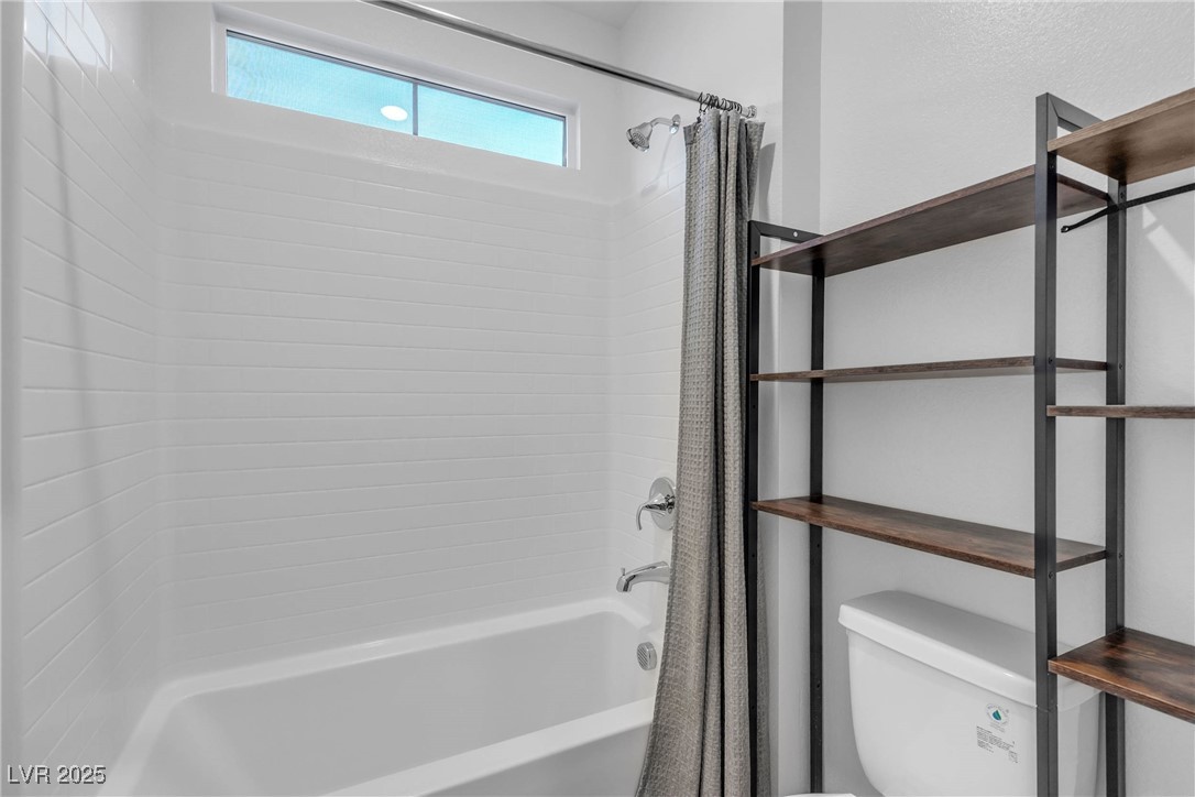 9570 Thistle Creek Avenue Property Photo 17