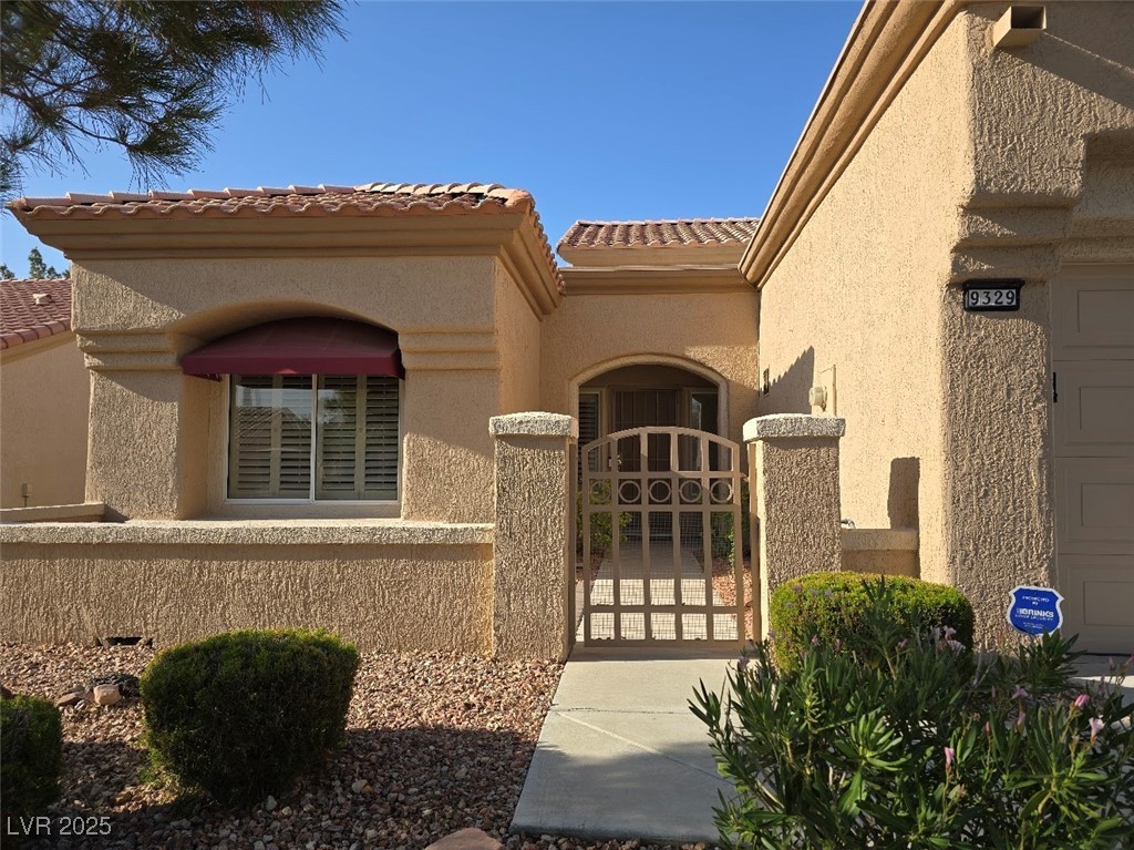9329 Fresh Spring Drive Property Photo 2