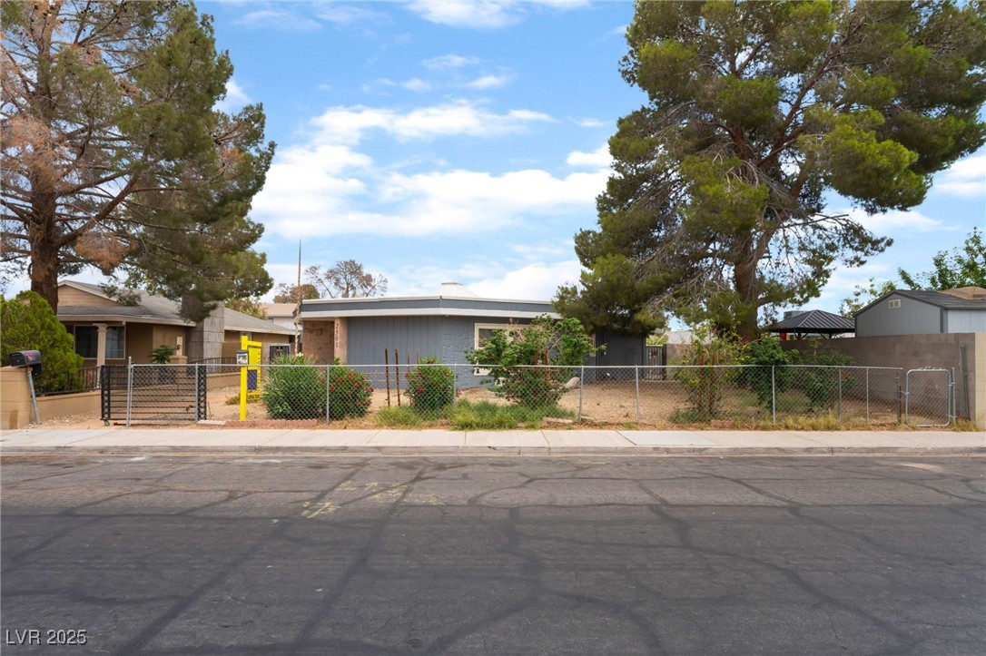 2301 Maverick Street Property Photo 1