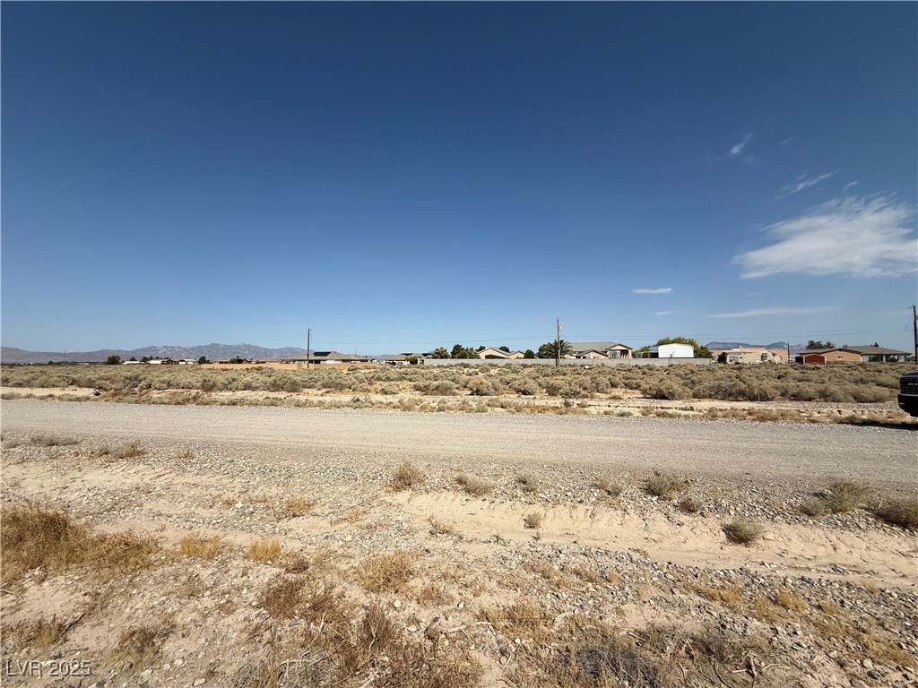 2480 Sycamore Avenue Property Photo 6