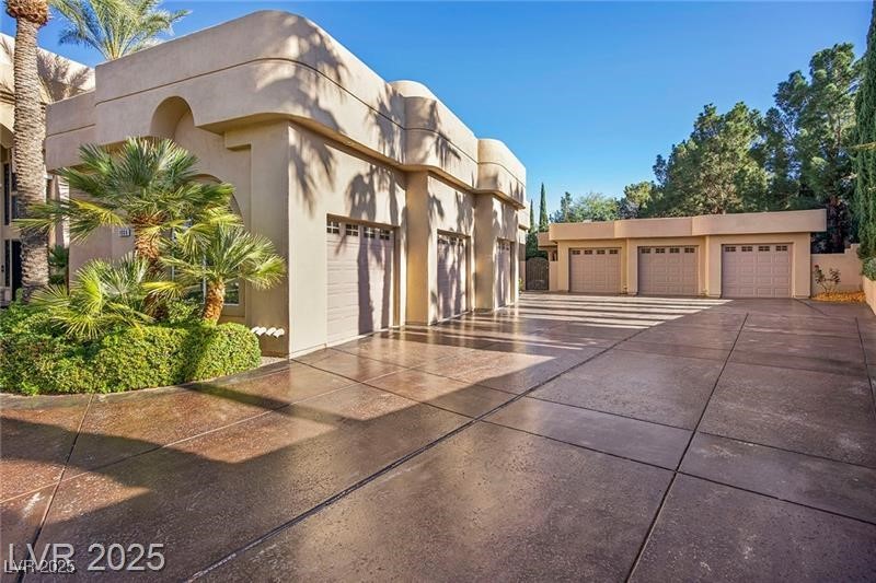 1008 Trophy Hills Drive Property Photo 3