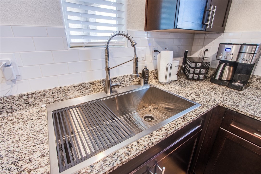 6819 Citron Mist Court Property Photo 18