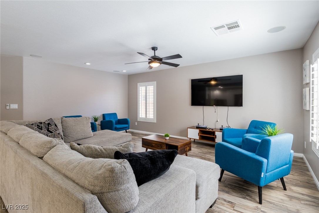 6251 Tuckaway Cove Avenue Property Photo 13