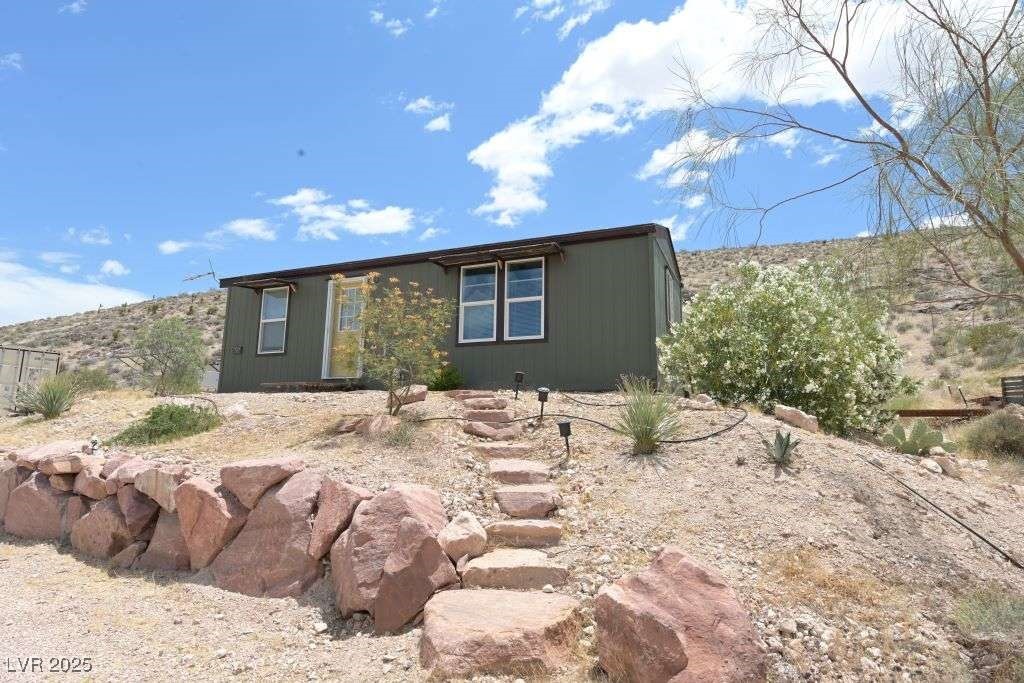 275 Vegas Drive Property Photo 1