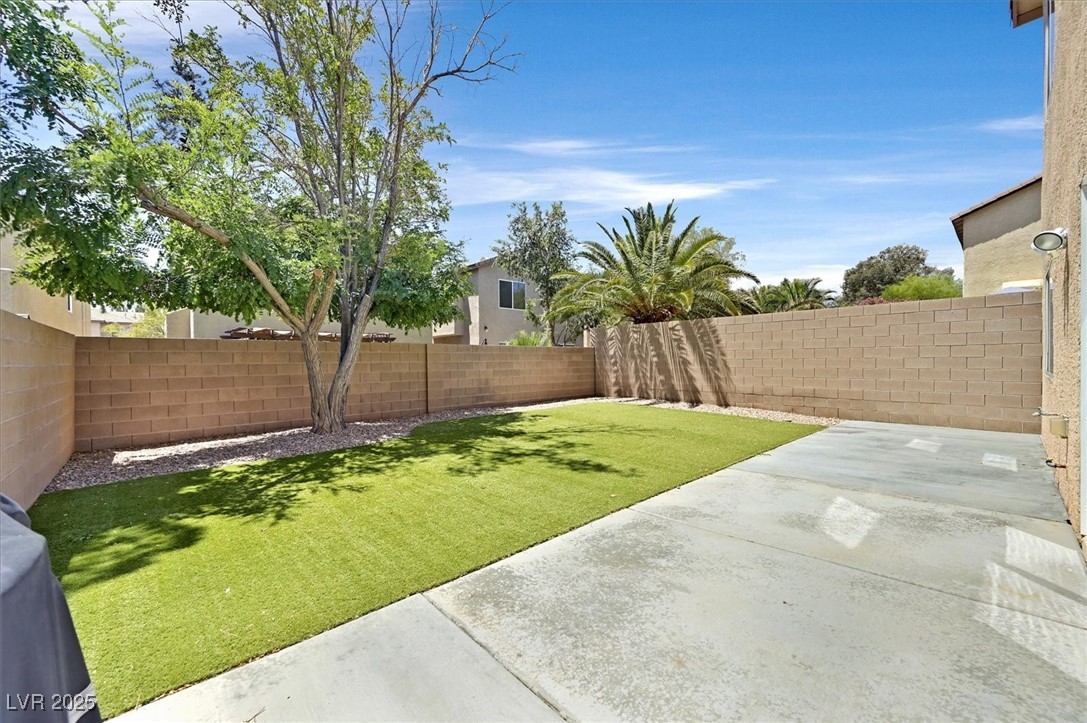 9105 White Eyes Avenue Property Photo 3