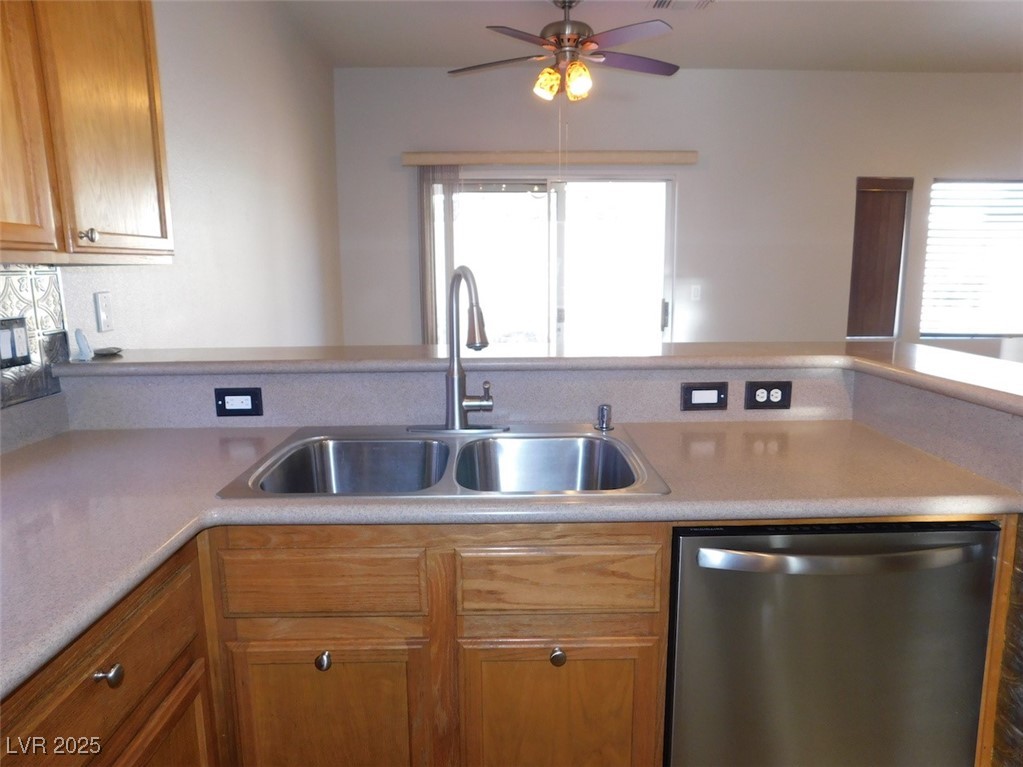 2905 Shimmering Bay Street Property Photo 17