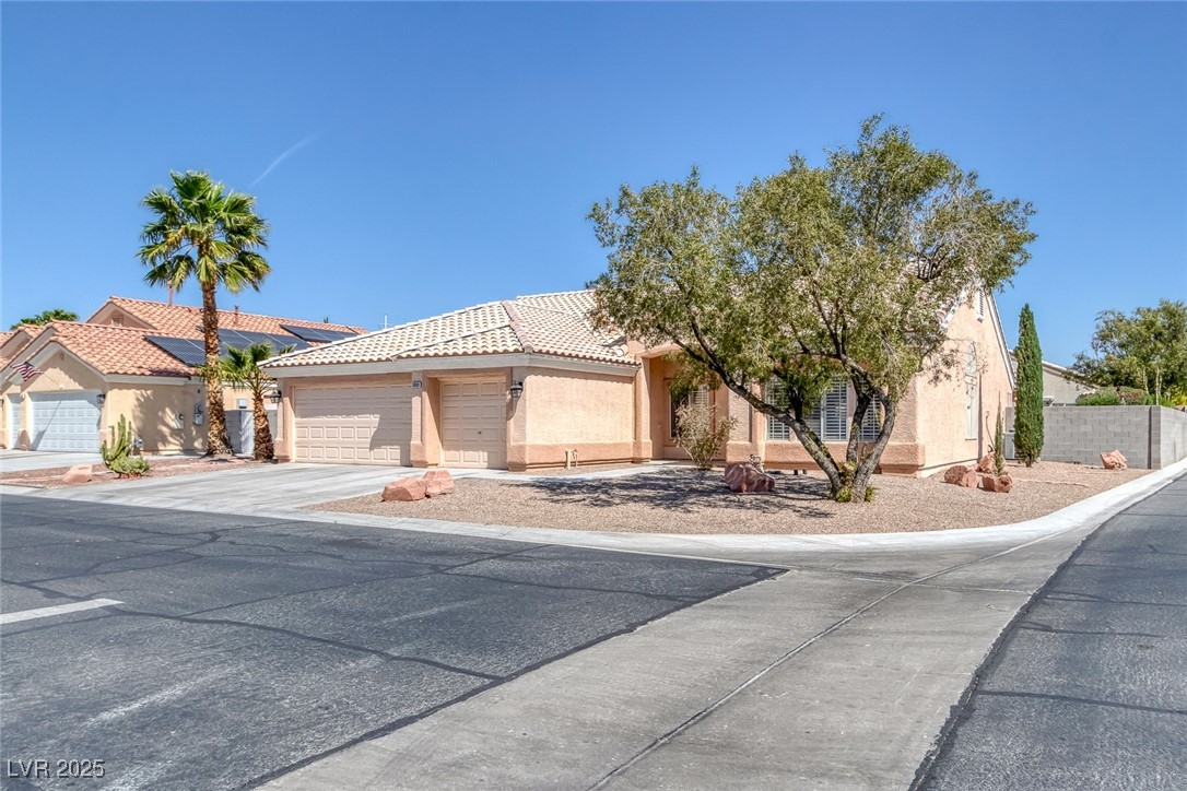5808 Spinnaker Reach Avenue Property Photo 2