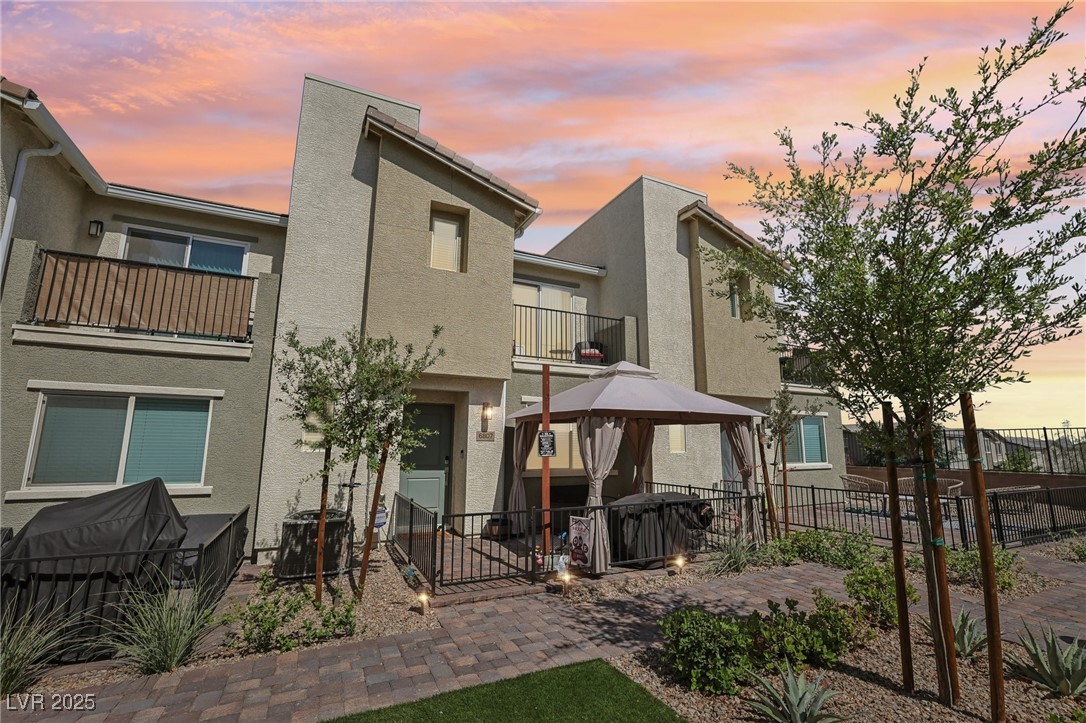 6807 Satin Silver Court Property Photo 1