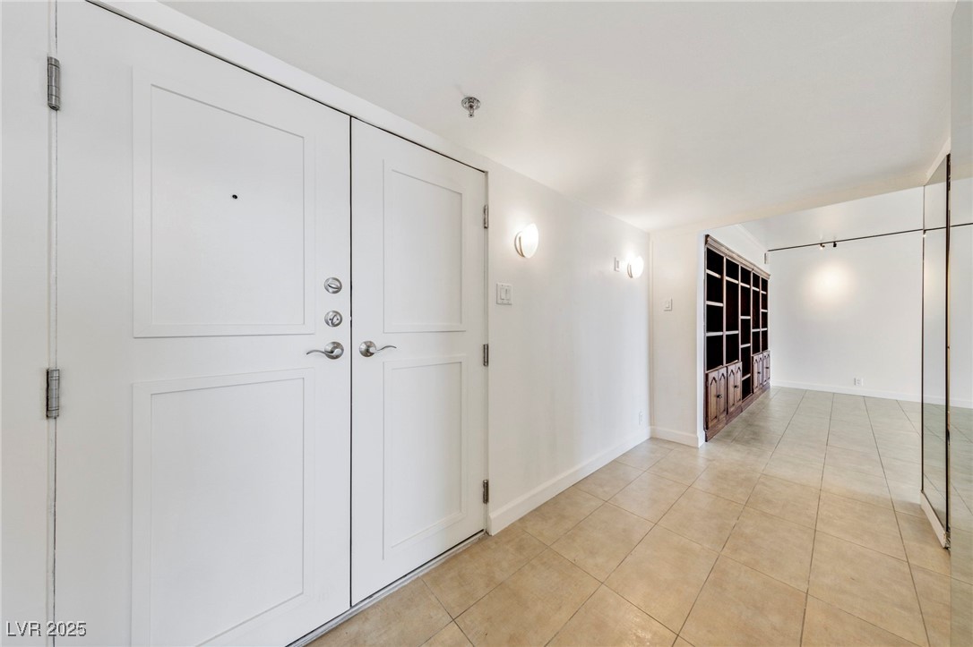 3111 Bel Air Drive 14f Property Photo 5