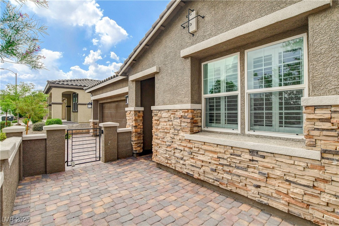 10182 Skye Run Avenue Property Photo 4