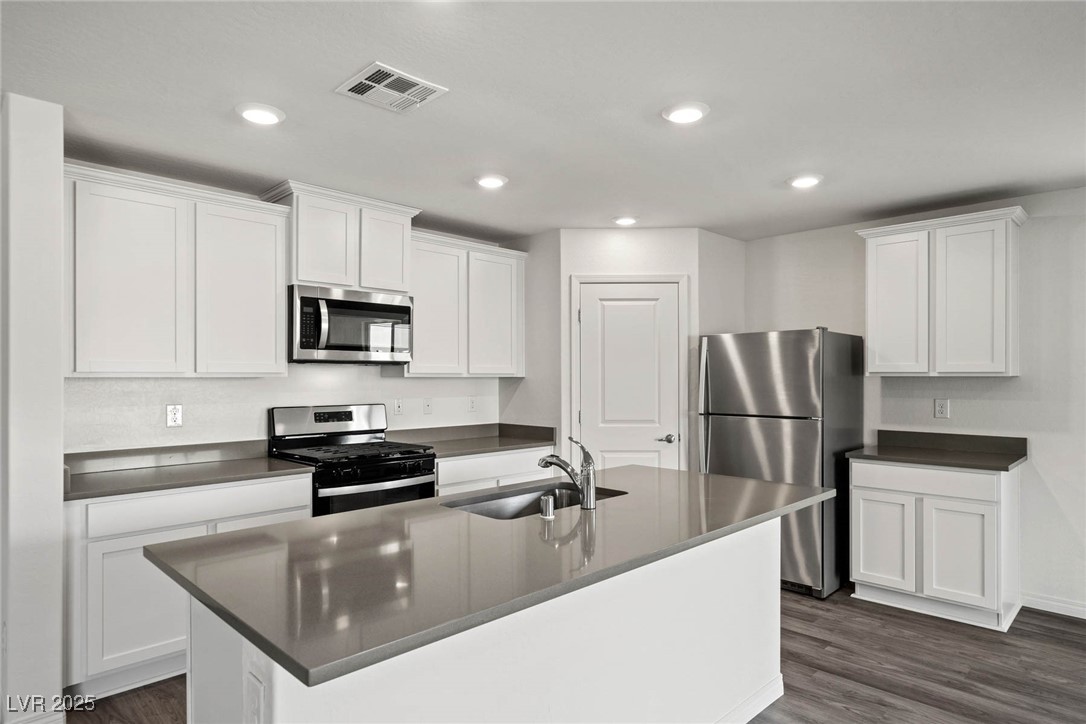 4245 Gold Desert Street Property Photo 5