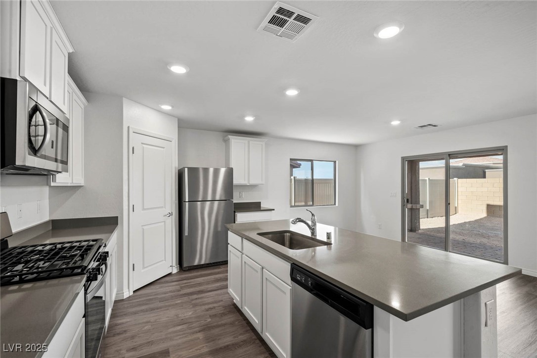 4245 Gold Desert Street Property Photo 6