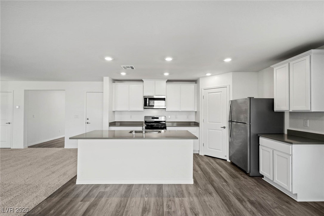 1704 Desert Path Avenue Property Photo 4