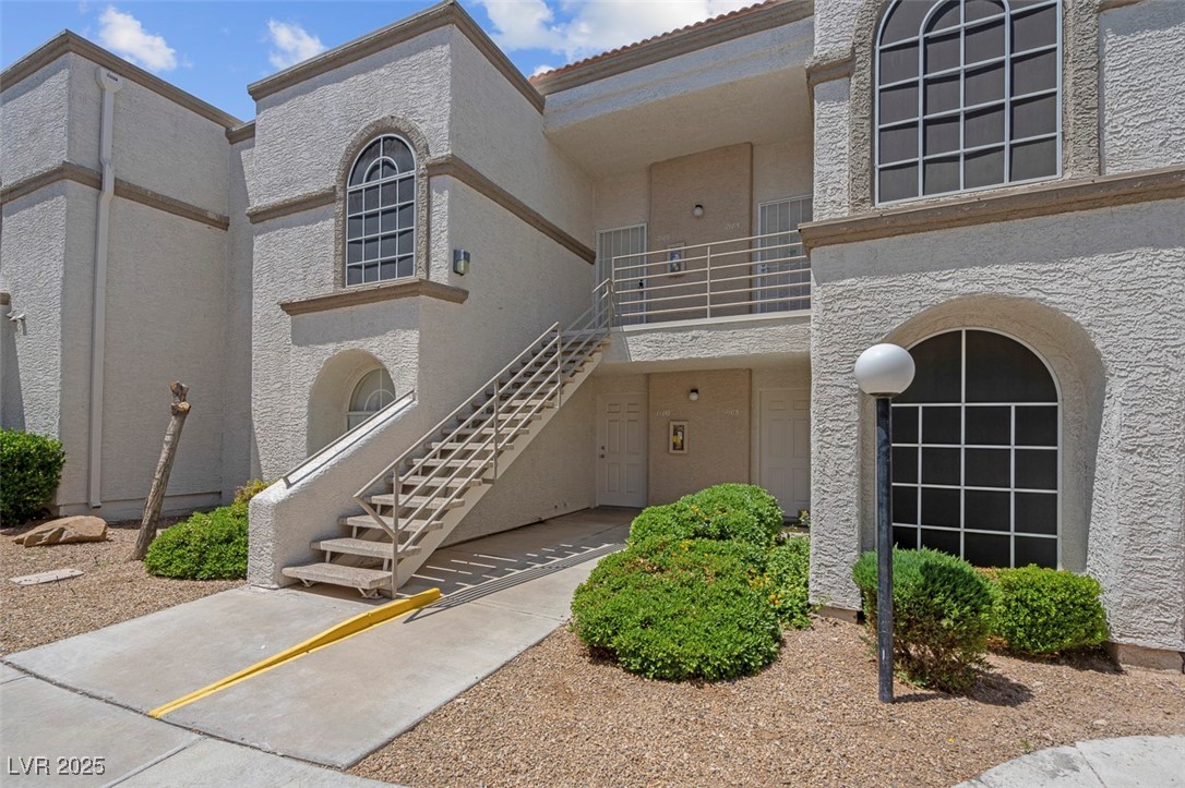 3150 Soft Breezes Drive 2186 Property Photo 3