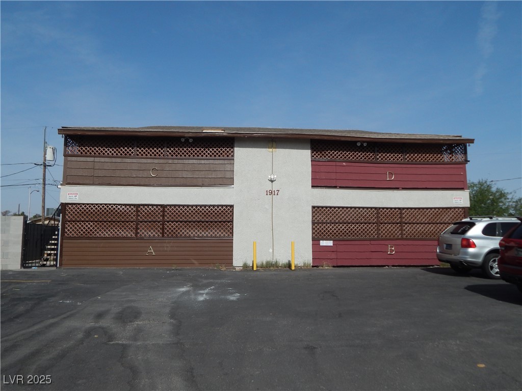 1917 Yale Street B Property Photo 1