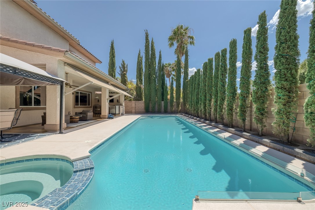 5405 San Bellasera Court Property Photo 4
