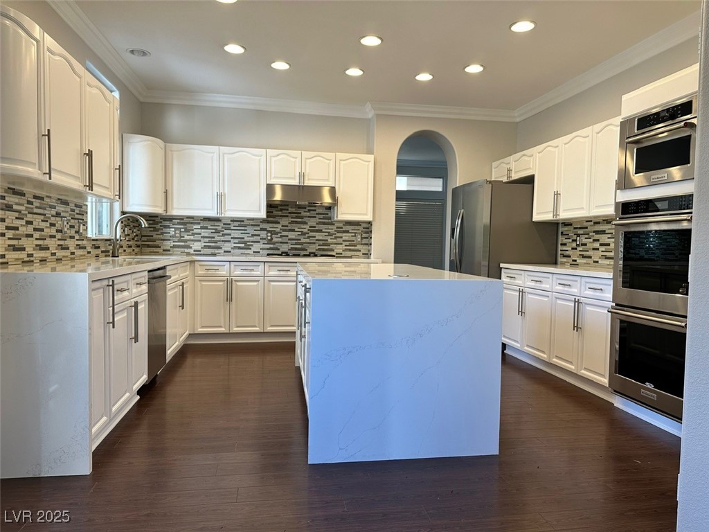8931 Lansberry Court Property Photo 3
