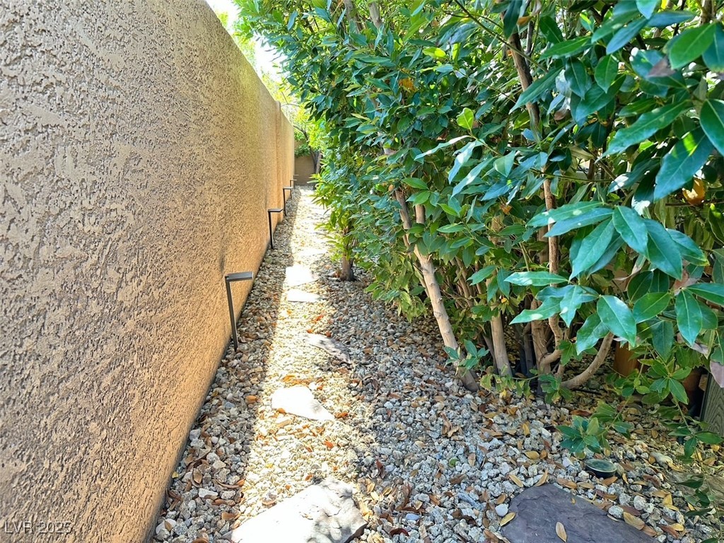 8931 Lansberry Court Property Photo 25