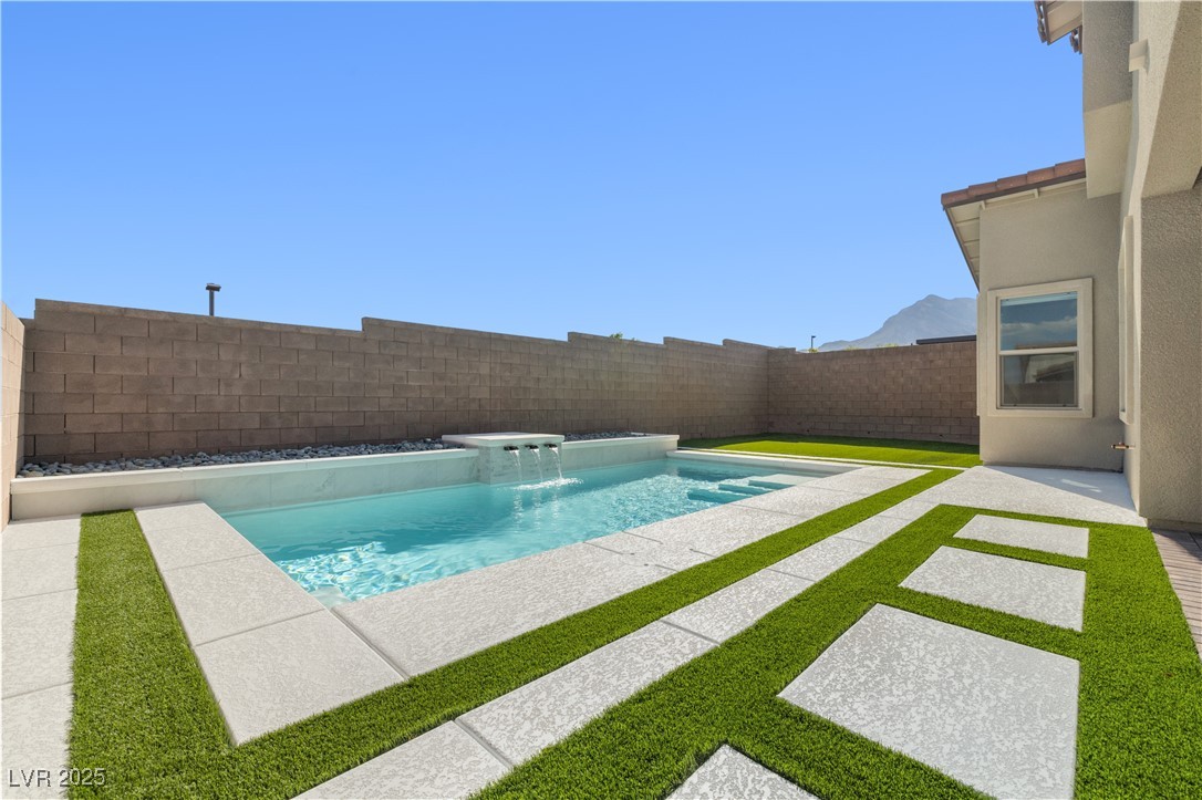 12039 Rockview Point Street Property Photo 3