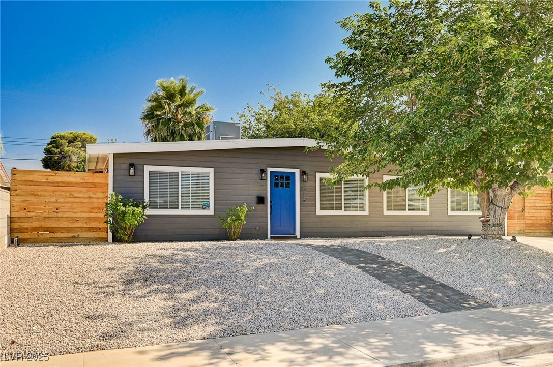 3013 Roseville Way Property Photo 4