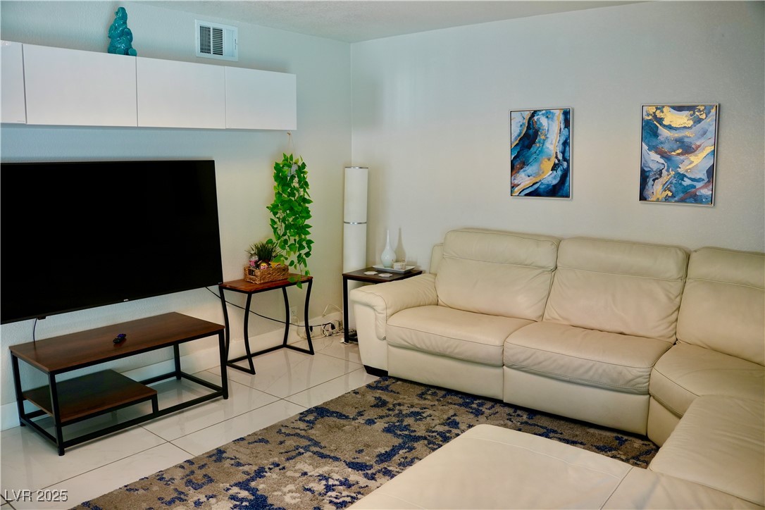 2659 Vegas Valley Drive Property Photo 2