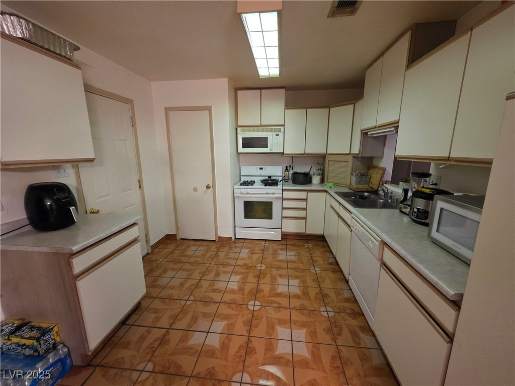7108 Moon Court Property Photo 8