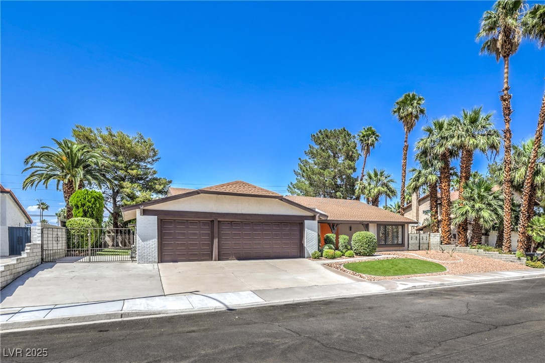 2504 La Solana Way Property Photo 1