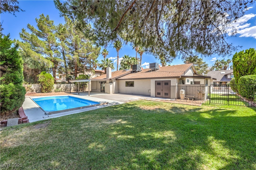 2504 La Solana Way Property Photo 4