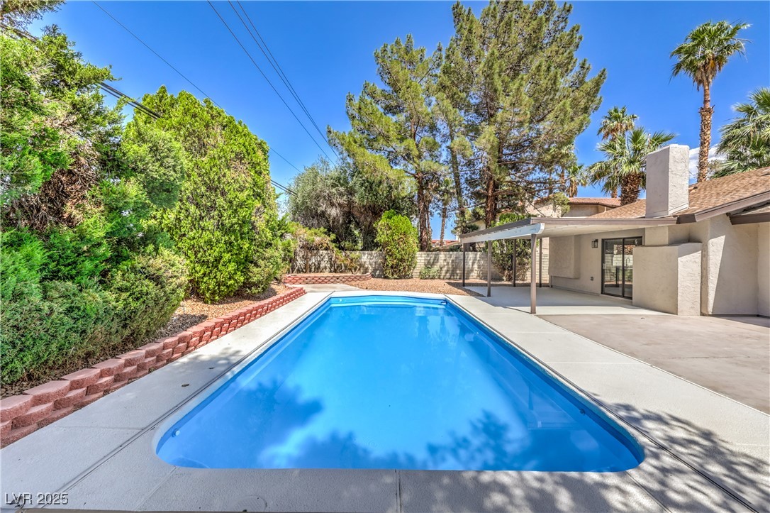 2504 La Solana Way Property Photo 5