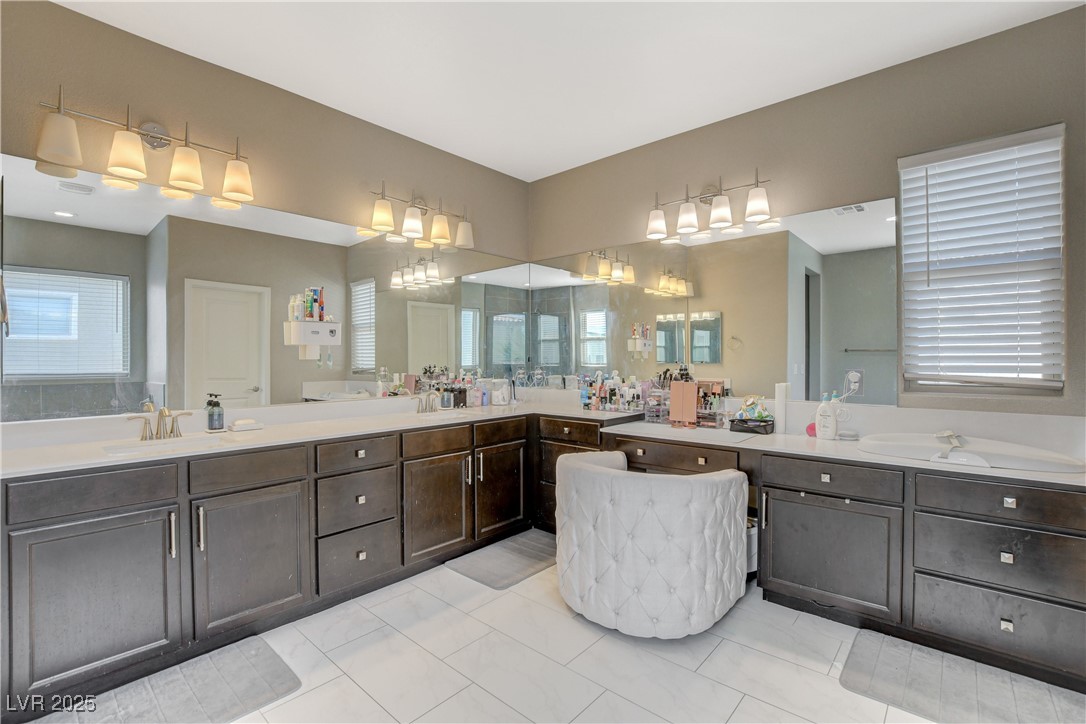 8531 West Oquendo Road Property Photo 4