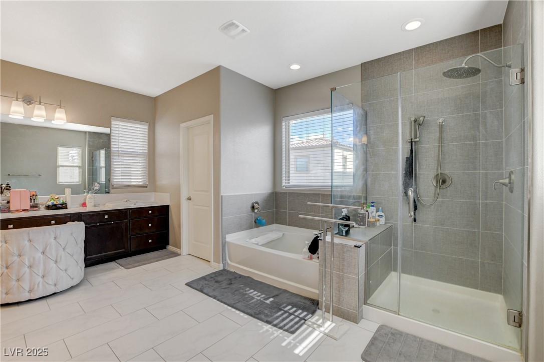 8531 West Oquendo Road Property Photo 5