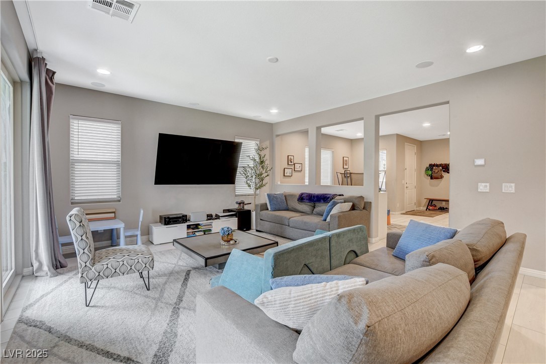 8531 West Oquendo Road Property Photo 12