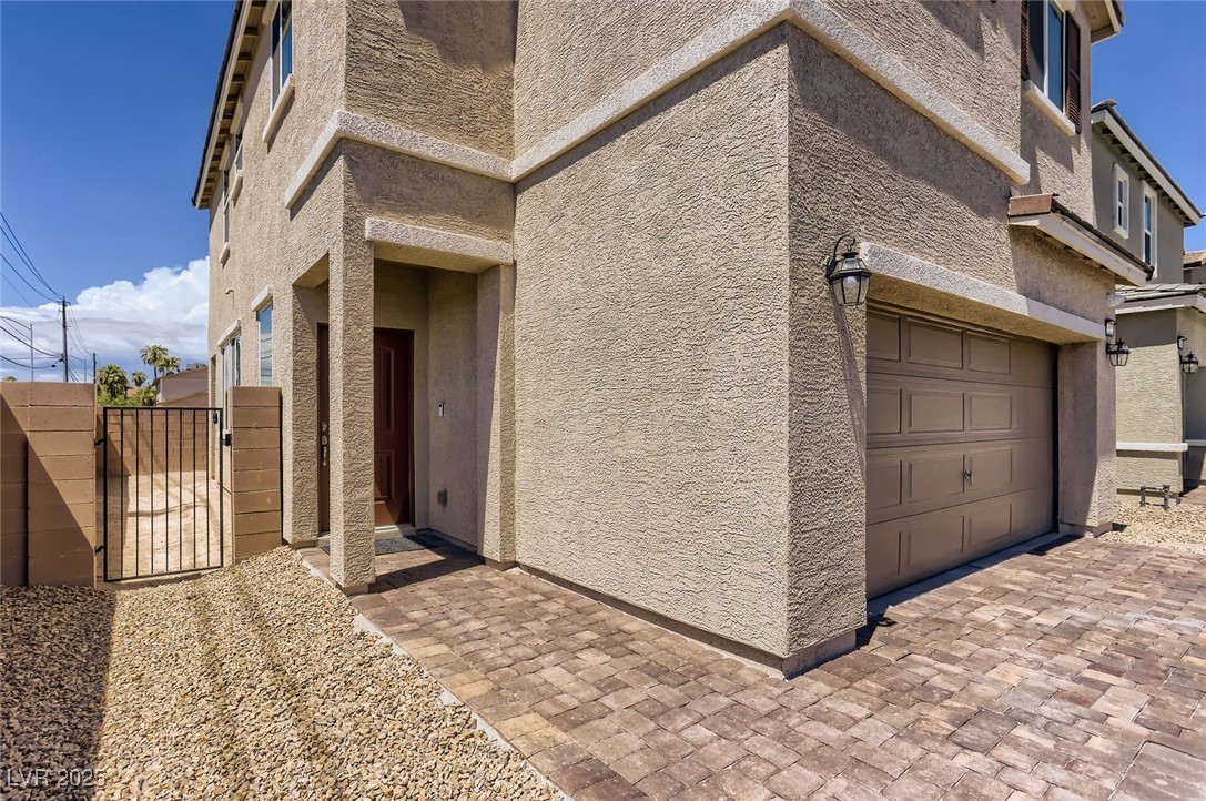 1611 Prairie Fields Court Property Photo 1