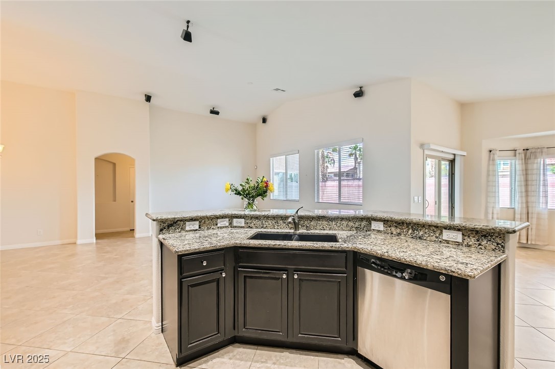 9252 Oxbow Lake Avenue Property Photo 4