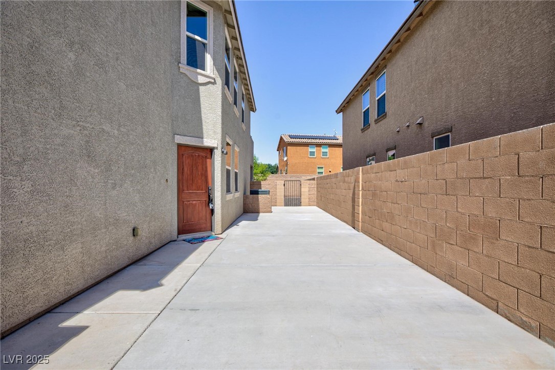 1037 Water Cove Street Property Photo 4