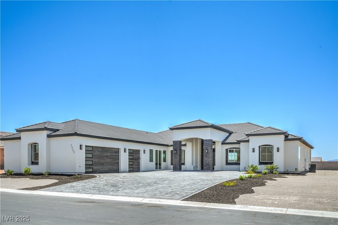 1525 Heights Drive Property Photo 1