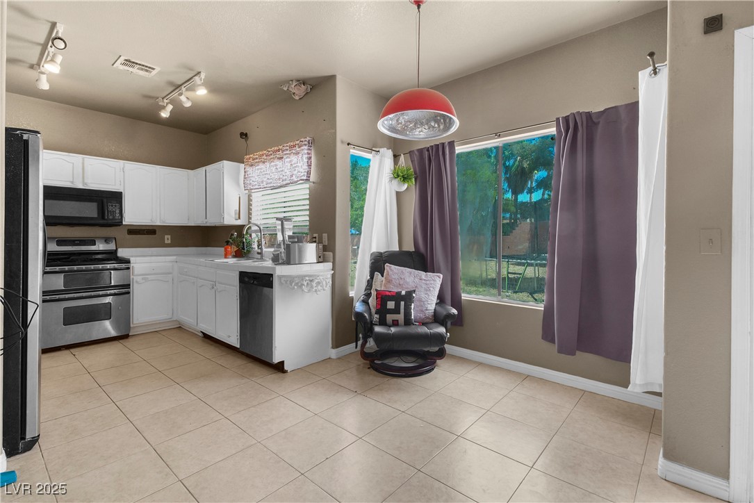 2500 Cortina Avenue Property Photo 4