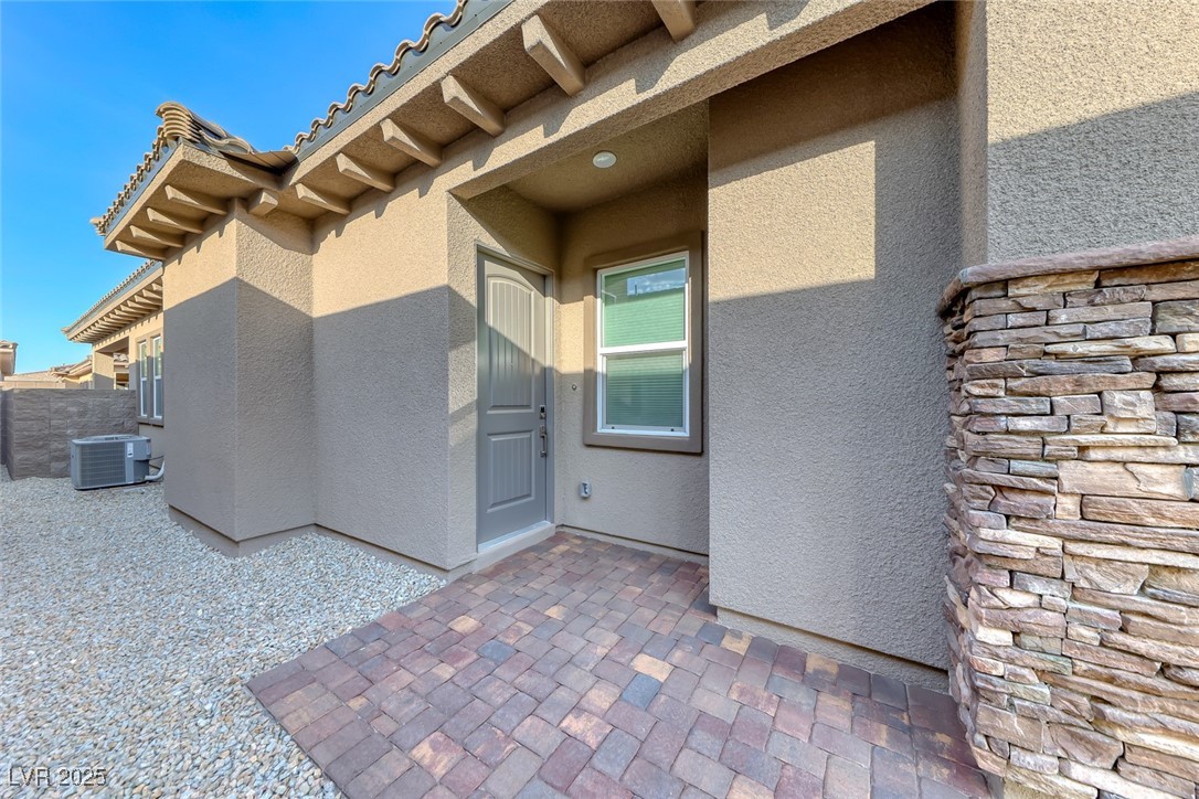 102 Ibiza Lake Drive Property Photo 4